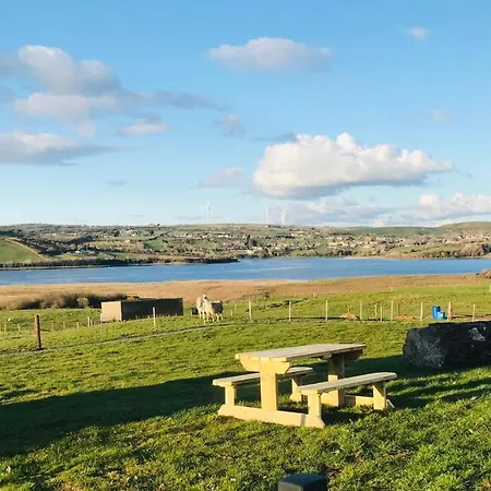 The Snuggly Sheep Shepherd Hut Campview Farm شقة
