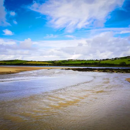 Daire The Snuggly Sheep Shepherd Hut Campview Farm