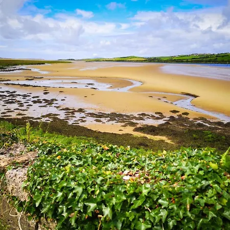 The Snuggly Sheep Shepherd Hut Campview Farm شقة باليشانون