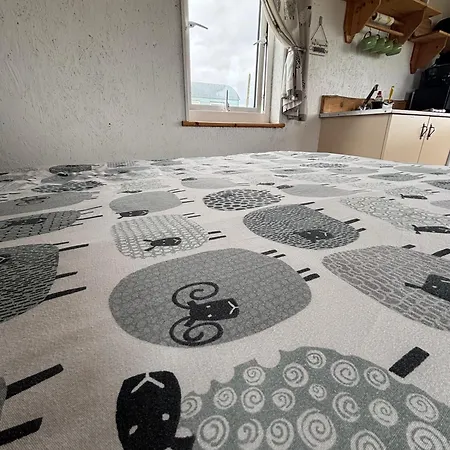 The Snuggly Sheep Shepherd Hut & Sauna Farm Διαμέρισμα *