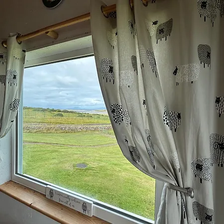The Snuggly Sheep Shepherd Hut & Sauna Farm Διαμέρισμα *