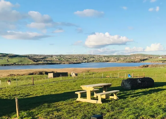 The Snuggly Sheep Shepherd Hut Campview Farm 公寓
