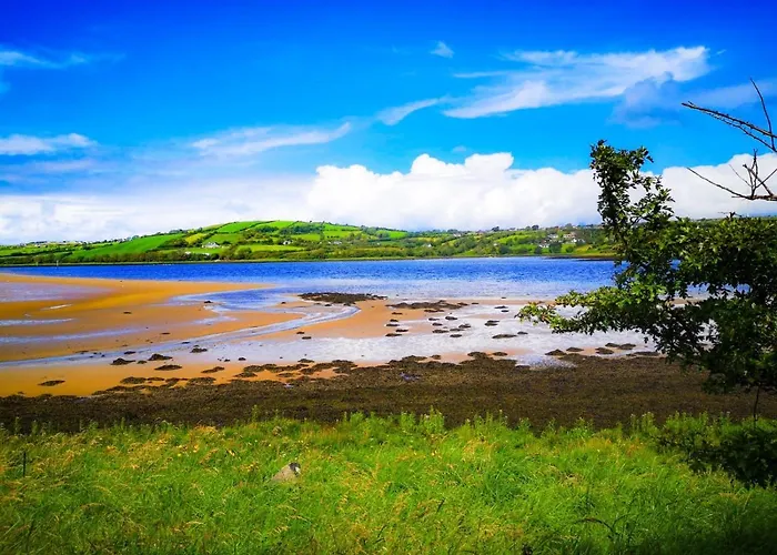 The Snuggly Sheep Shepherd Hut Campview Farm * 巴利香农